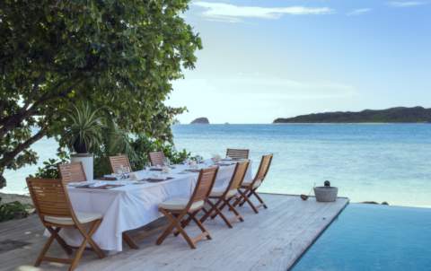 dining next to beachside infinity pool
